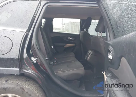 2017 Jeep Cherokee Latitude 4X4 z USA, uszkodzony, nr VIN 1C4PJMCS2HW599671